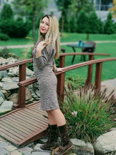 Elena aus Ukraine