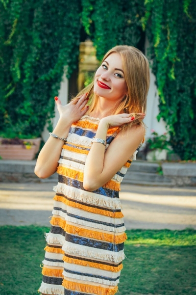 Yana aus Ukraine